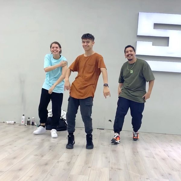 Thumbnail of b-5aybej4st-0a6746b3eb6d4c87 2