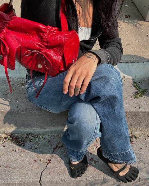 Thumbnail of c-03qihv2p7-0ae3039d27344d9d 0