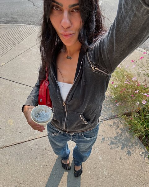 Thumbnail of c-03qihv2p7-0ae3039d27344d9d 2