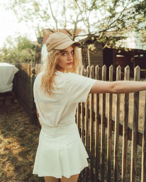 Thumbnail of p-cuxoc9filjo-178a596d7d6d45d2 3