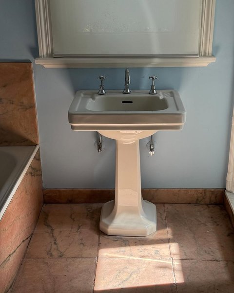 Thumbnail of www-instagram-com-p-dipo0i0sg9t-img-index-8 3