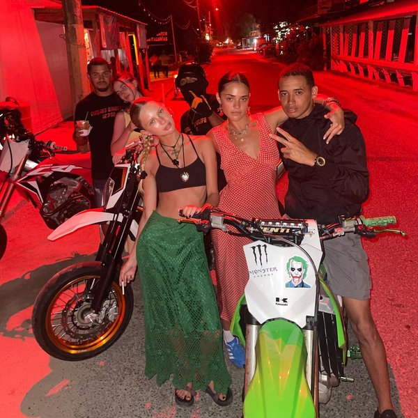 Thumbnail of p-cg8awwds1m0-28d92f95bd494e6d 1