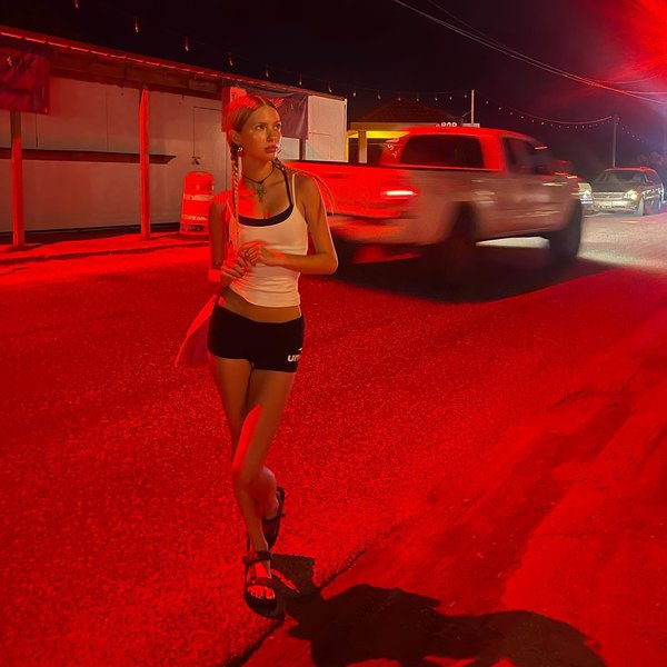 Thumbnail of p-cg8awwds1m0-28d92f95bd494e6d 3