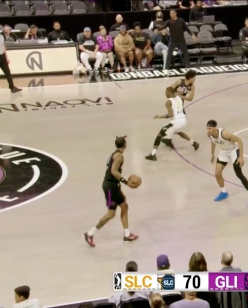 Thumbnail of lupo8-v-2b793e1272fb4c5d 2