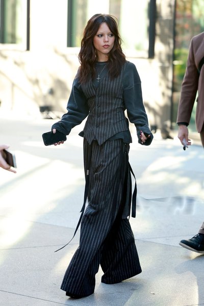 Thumbnail of www-reddit-com-r-whatthefrockk-s-zcqfymzfdr 2