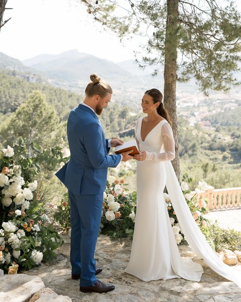 Thumbnail of p-dkcjmvmiq5e-337796bff2314f34 6