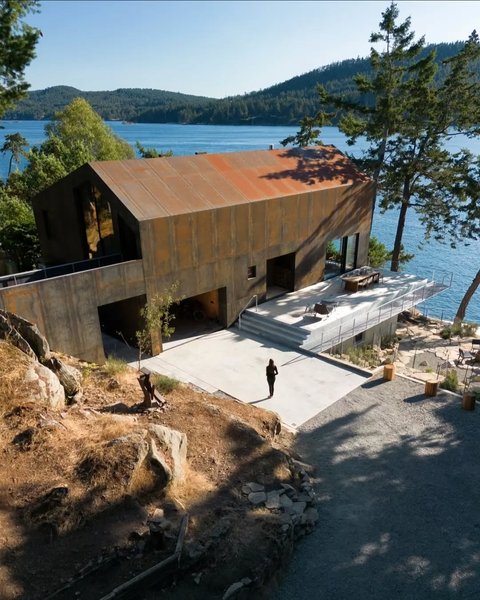 Thumbnail of www-instagram-com-p-dezde7svpvb 0