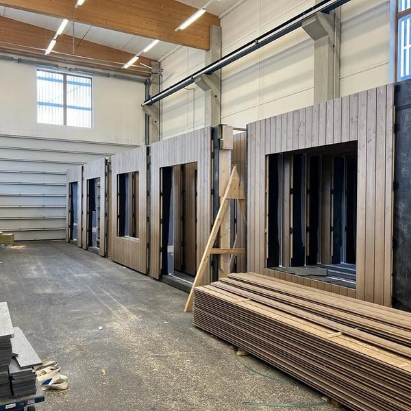 Thumbnail of c-hwv2vsx8t-374dc730a6fc406f 4