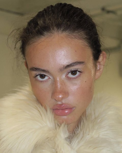 Thumbnail of www-instagram-com-p-dpx3vm9ceve-hl-sv-img-index-1 0