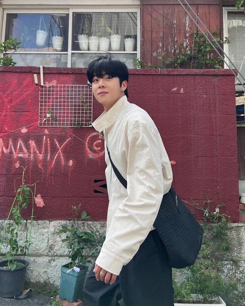 Thumbnail of c-txywwpll8-3cfc3c14ff5f4da2 4