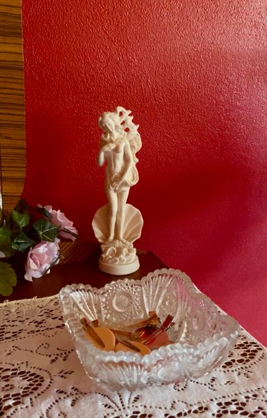 Thumbnail of r-pinkscare-reddit-4279345bbf174b43 1