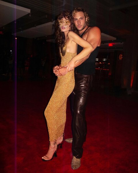 Thumbnail of p-cudtgy1j6hb-5a01a479ddb441c8 2