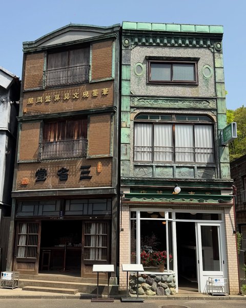 Thumbnail of p-dlt1y62ujse-5b41a16a3d644561 11