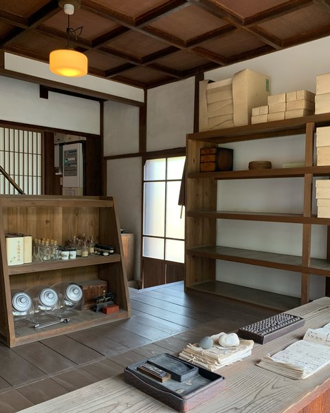 Thumbnail of p-dlt1y62ujse-5b41a16a3d644561 2