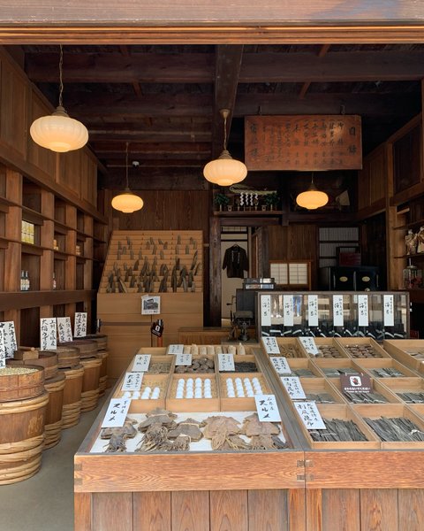 Thumbnail of p-dlt1y62ujse-5b41a16a3d644561 3