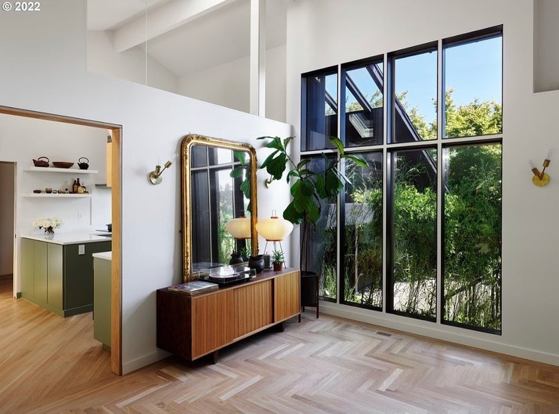 Thumbnail of cfuiaelvx-x-64bbc82ae3b940b3 3