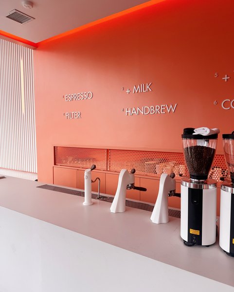 Thumbnail of p-dk27vybbvv6-665823339e5d4f61 6