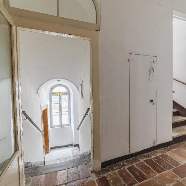 Thumbnail of c-vauhrtjk7-6f798376b6fb405f 2