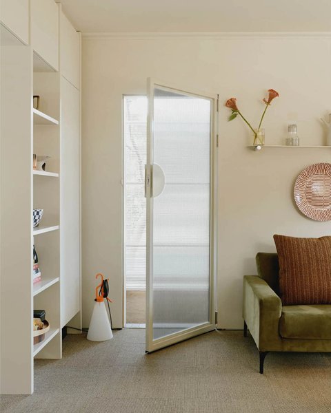 Thumbnail of p-daaaoownoci-74f1a95fc2294f97 3