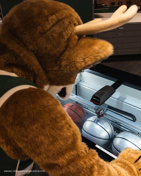 Thumbnail of www-instagram-com-p-drz-ezvj5kg-img-index-2 3