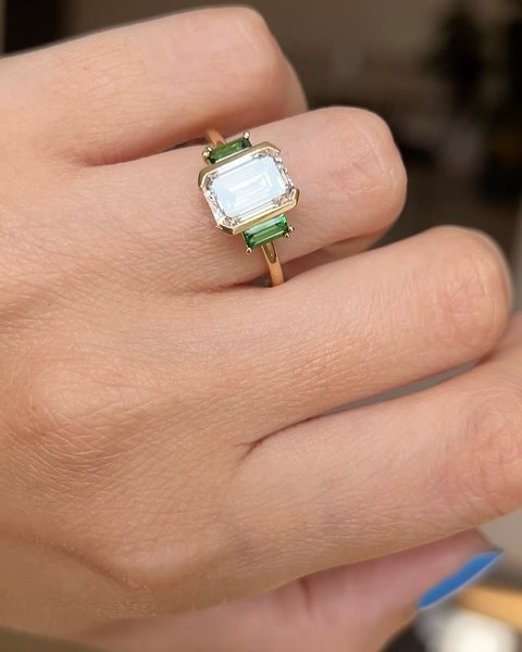 Thumbnail of p-dabmrgbow8w-77c09618943d43d9 1