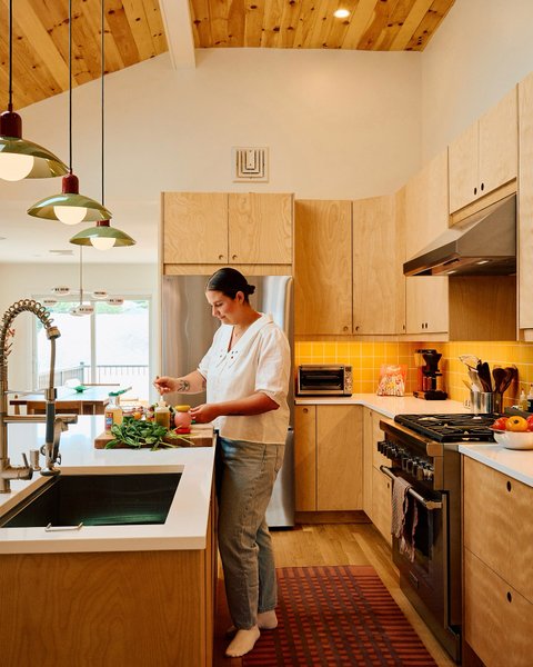 Thumbnail of p-dmitu8prw7g-7c3607f6e1034d45 1