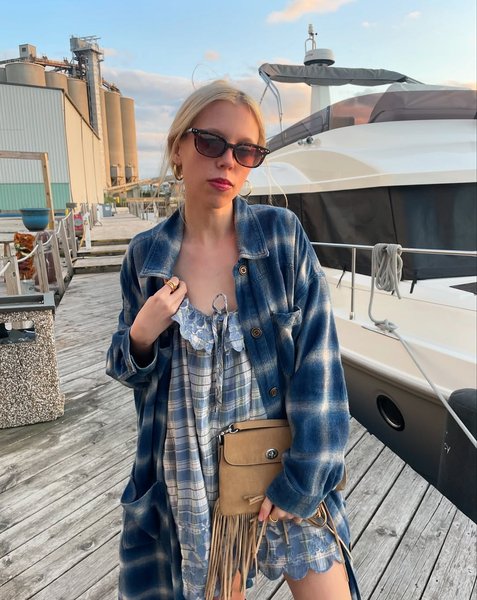 Thumbnail of www-instagram-com-p-dj2qp-vxxx8-img-index-1 2