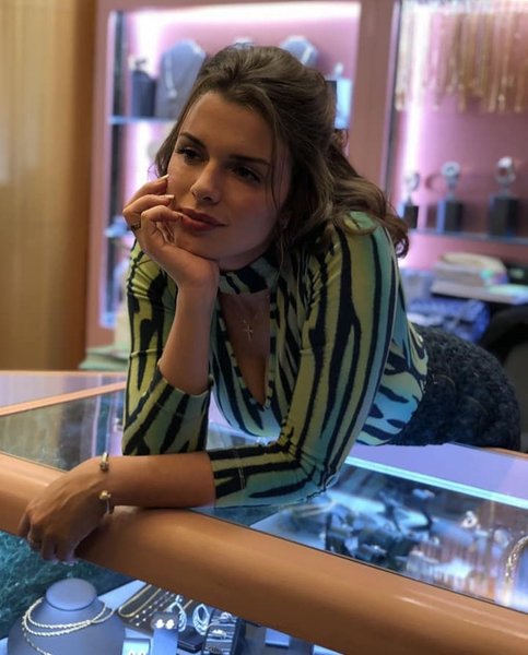 Thumbnail of p-cyemr7eoc5v-80f103b749dd4427 5