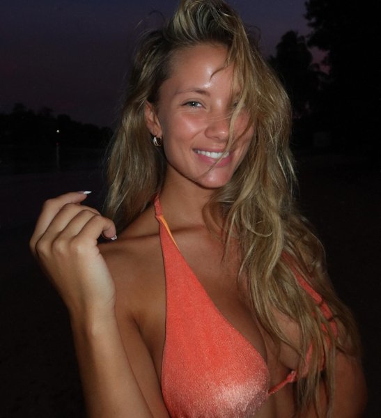 Thumbnail of c-tpom4pxbw-89462f38d8064ea4 2