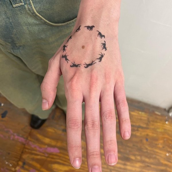 Thumbnail of p-cyj7eysnumg-8e3fb2af806f4a98 2