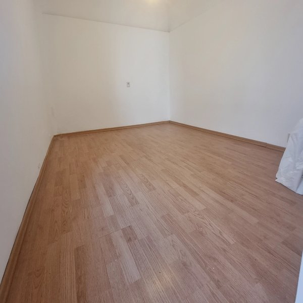 Thumbnail of p-crmh1syo7lu-8e4e1235fc104fb1 2