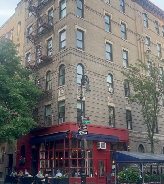 Thumbnail of p-c8yo88tydhi-8f672a991a314f14 1