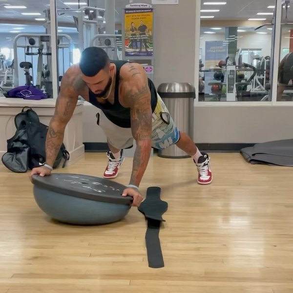 Thumbnail of p-cygaaknu4au-96c1963ca94b449e 2