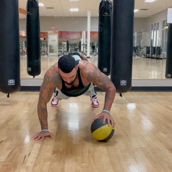 Thumbnail of p-cygaaknu4au-96c1963ca94b449e 9