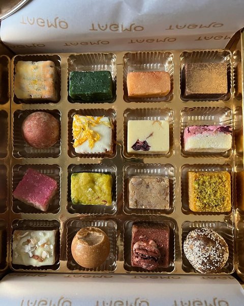 Thumbnail of p-cnyxr6aumi2-9914ac1b1a2b426f 1