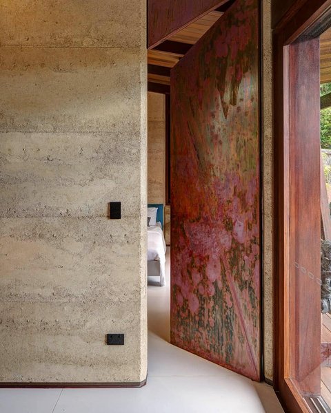 Thumbnail of p-csyueughllv-a8545ccb1bf04dd5 4