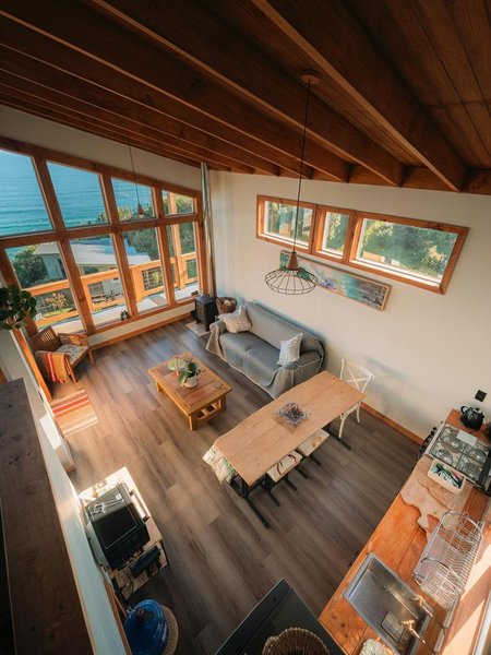 Thumbnail of p-dmktm8pivgs-af72c54dd2a944d9 1