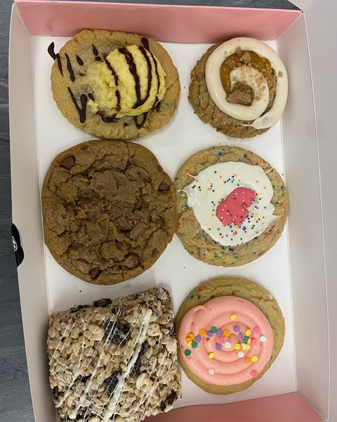 Thumbnail of p-c7z4bthro8e-b89b4bc04e7745ec 1