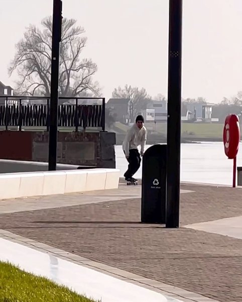 Thumbnail of p-cou7bzzpik5-bac88475422f41a3 2