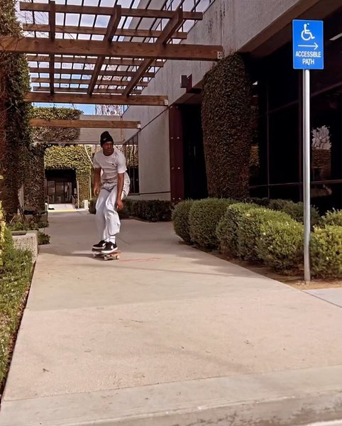 Thumbnail of p-cou7bzzpik5-bac88475422f41a3 5