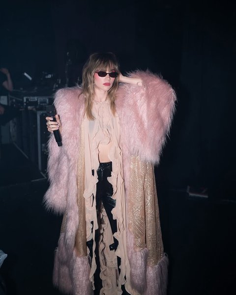 Thumbnail of www-instagram-com-p-dbu2i3vme91-img-index-11 0