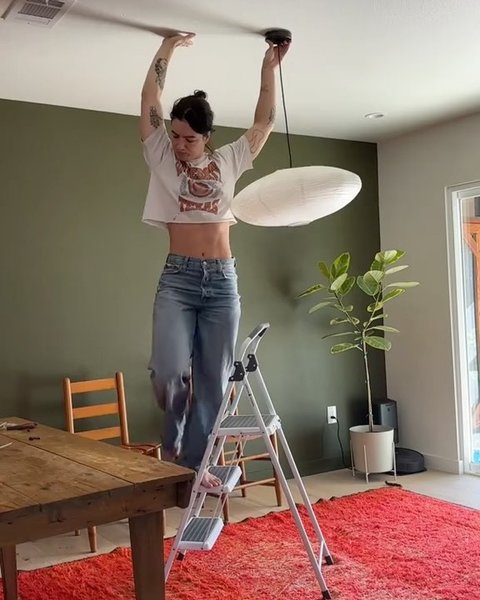 Thumbnail of dea-f4isuuz-bfa9f20af39443f7 0