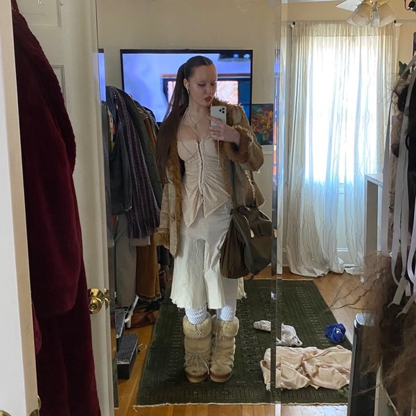 Thumbnail of p-cqyvnunpvup-c3892223d7f94670 4