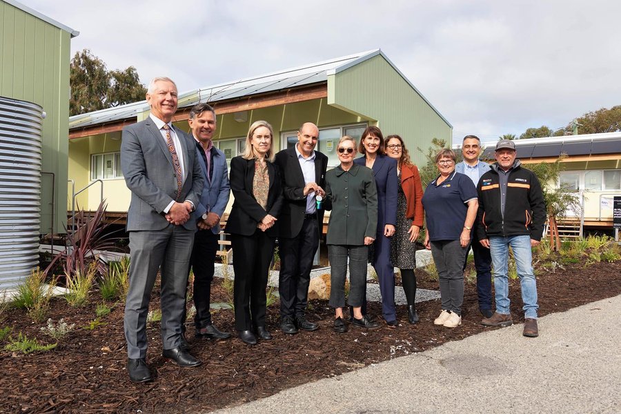 Thumbnail of p-ctbh2s6vvbd-c95a68d45e1a44c6 1