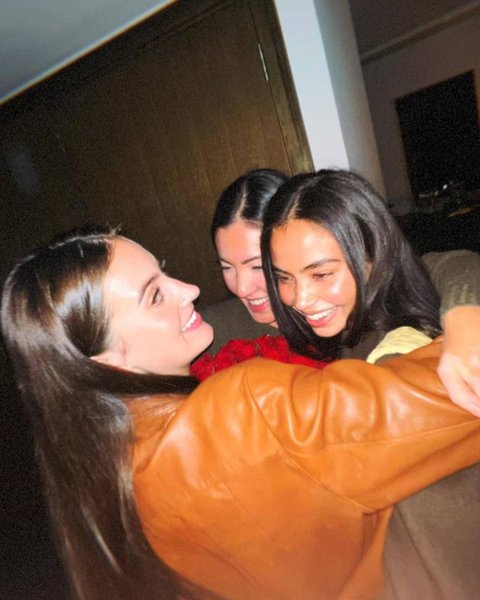 Thumbnail of ci5f7-ypaak-cb4dd35861a14ee9 3