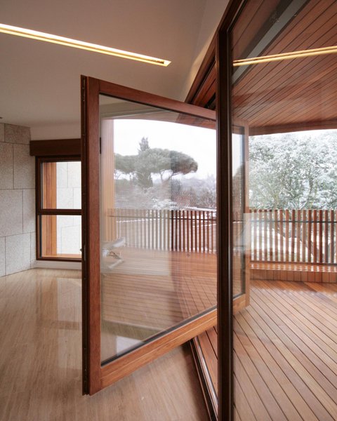 Thumbnail of cvwuk-foiaf-cb7cd0b4dcca4bab 5