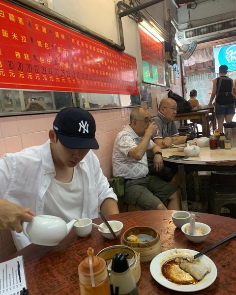 Thumbnail of c-c4a06vwbm-d2d118d464b64fa3 9