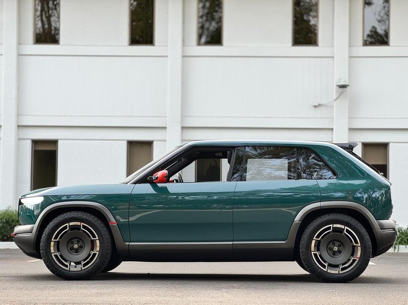 Thumbnail of p-c4yumlevxqf-d79730f3f1e34abd 4