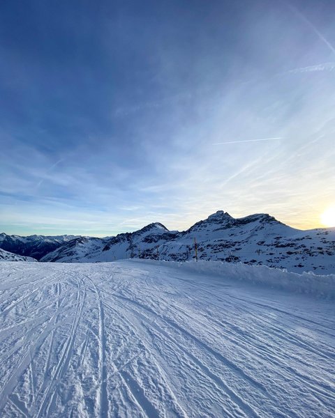 Thumbnail of c2r1qmki-zn-dfd688ff1b814645 1