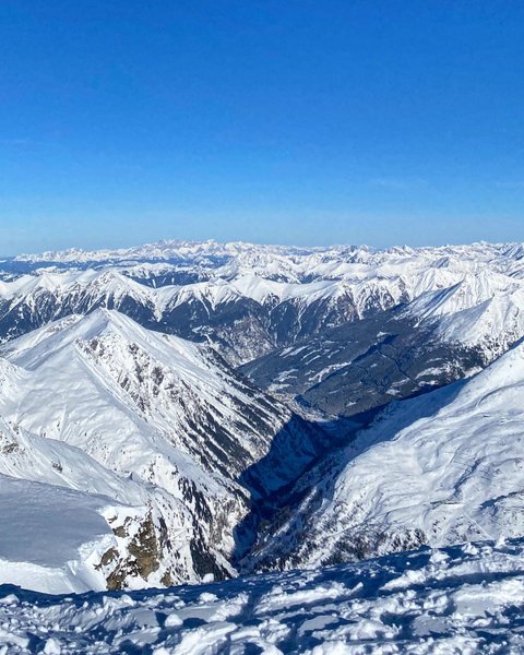 Thumbnail of c2r1qmki-zn-dfd688ff1b814645 2